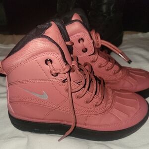 Nike Woodside 2 High ACG boots in light red Pink 4y